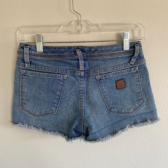 Roxy Cutoff Denim Low Rise Jeans Shorts Embroidered Medium Wash - Picture 2 of 9